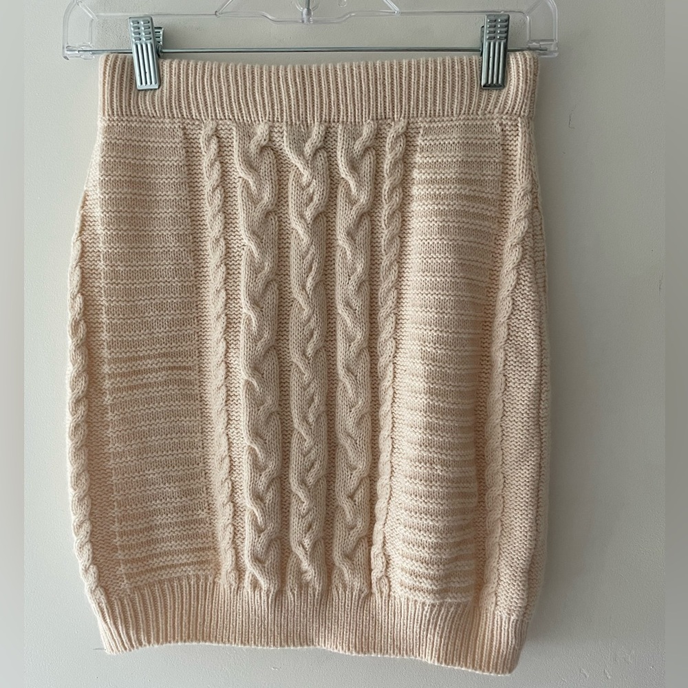 Lulu’s Cable Knit Sweater Skirt- Stretchy Waist Size‎ XS